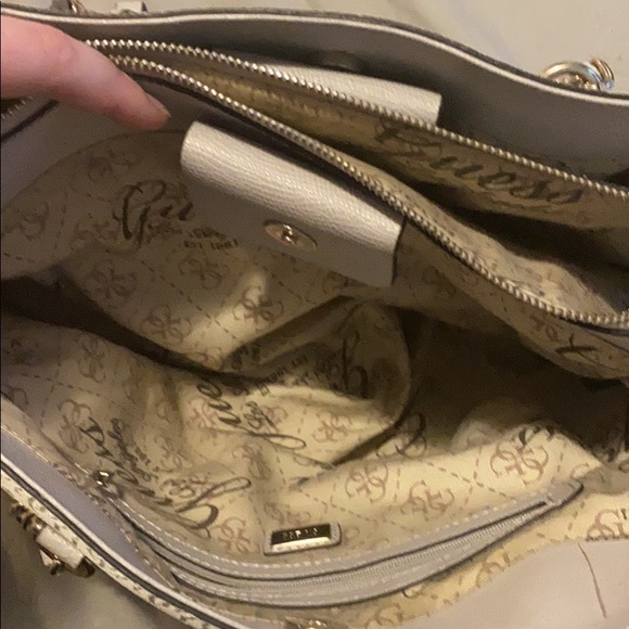 Guess purse - Picture 5 of 6